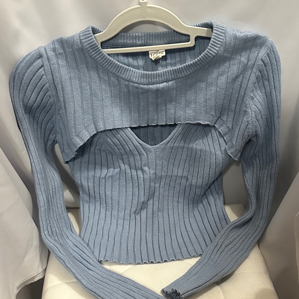 Elegant Blue Ribbed Sweater - Picture 5 of 5